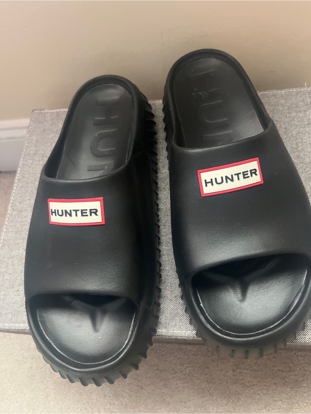 Hunter Black Slides with Red-Trim Logo Men’s Size 12M